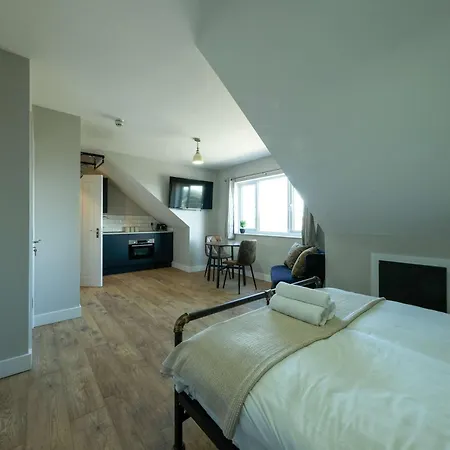 The Willow - Studio 18 Apartment *